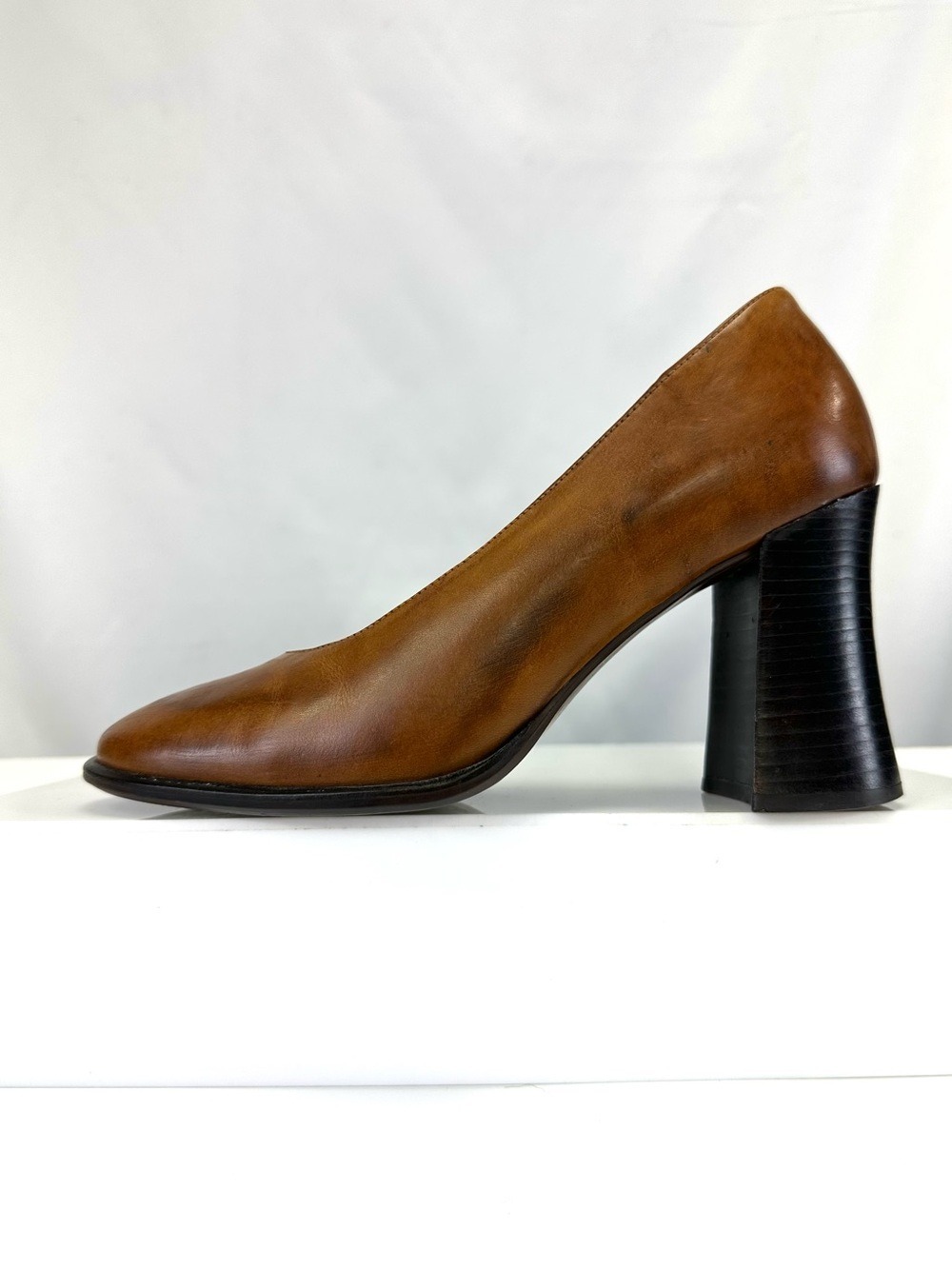 90s Vintage leather square toe heels Size 6M pumps Academia Classic Minimalist